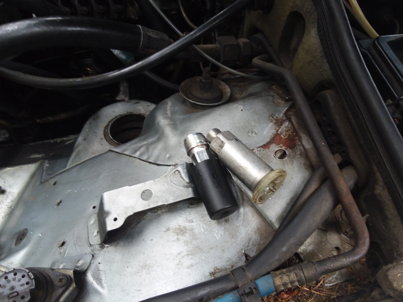 New primer pump next to the old, And engine bay rust.